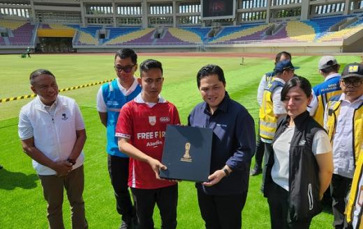 Menpora Amali Bersama Erick Thohir Tinjau Stadion Manahan Solo