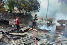 Gudang Bulog di Jalan Sutan Syahrir Padang Terbakar