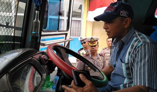 30 Bus Pariwisata dan Angkutan Umum Ditilang Petugas Gabungan di Padang