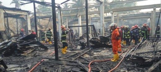 5 Petak Ruko Ludes Terbakar di Pasar Ambacang Padang