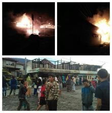 Jelang Pagi, Belasan Petak Toko di Pasar Pandai Sikek Tanah Datar Ini Ludes Dilalap Api
