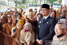 Guru Honorer SLTA di Bukittinggi Dapat Tambahan Penghasilan Rp500 Ribu Perbulan