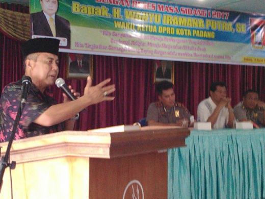 Sering Dilanda Banjir, Warga Gunung Pangilun Mengadu ke Wakil Ketua DPRD Padang Wahyu Iramana Putra untuk Perbaikan Drainase