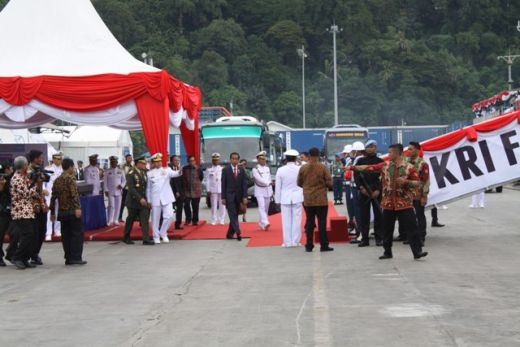 Presiden Jokowi siap menaiki KRI FKO.