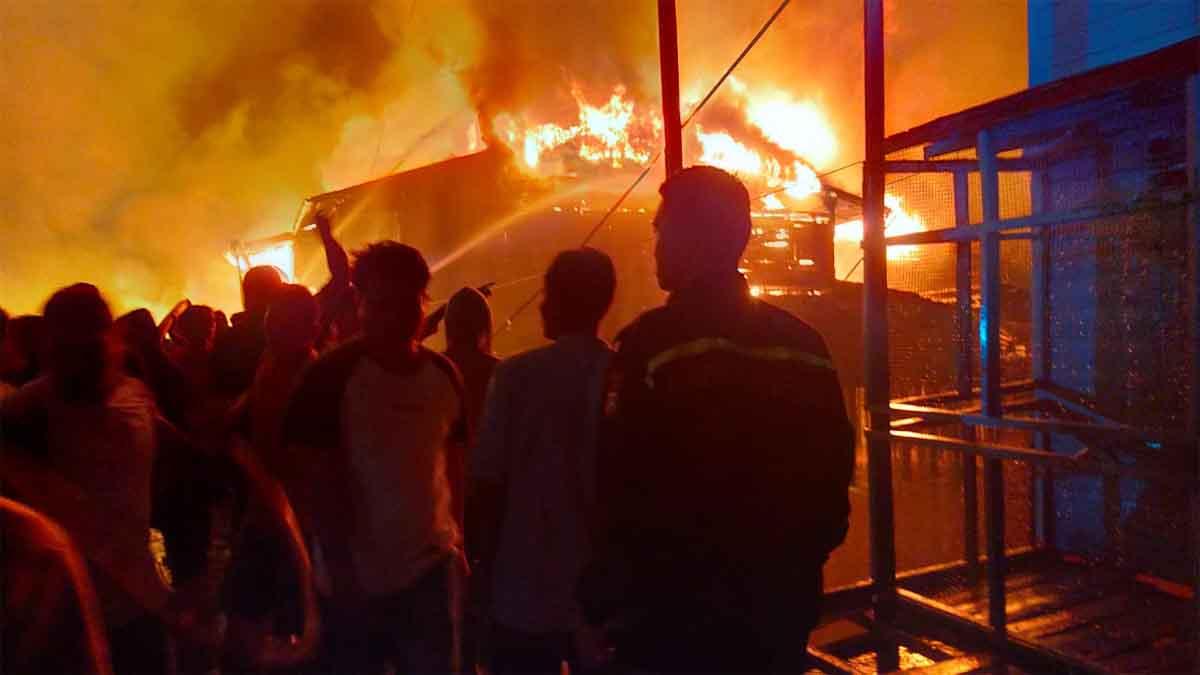 Kebakaran Dahsyat di Rokan Hilir, Tiga Nyawa Melayang dan Kerugian Capai Rp1,5 Miliar