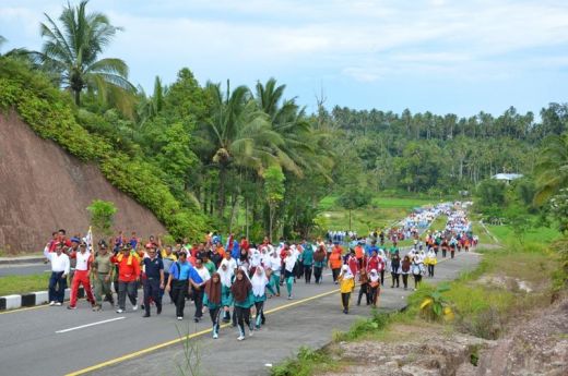 Gerak Jalan Sehat Anti Narkoba 2016 Dibanjiri Pelajar di Padang Pariaman