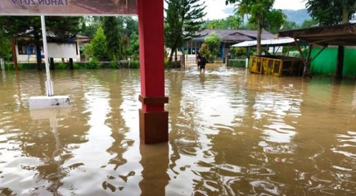 Tergelincir di Jembatan Bambu, Seorang Balita Tewas Terseret Banjir di Solok Selatan