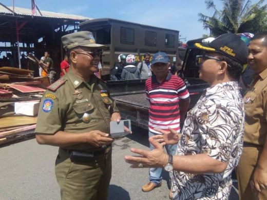 DPRD Padang Apresiasi Pembokaran Bangunan Sendiri Oleh Pedagang di Pantai Padang