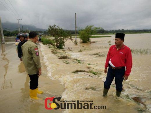 Berbagi Tugas dengan Gubernur, Hari Ini Wagub Nasrul Abit Tinjau Musibah Banjir di Limapuluh Kota dan Payakumbuh