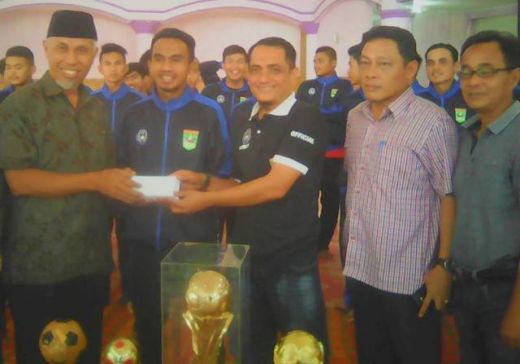 Walikota Tepati Janji, Koto Tangah Diguyur Bonus Pasca Juara Irman Gusman Cup
