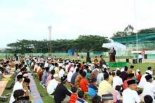 Ribuan Warga Solok Shalat Idul Adha di GOR Batu Batupang