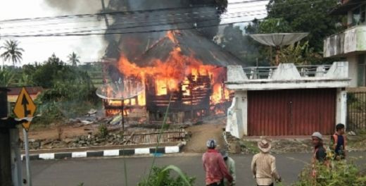 Pemilik Sedang di Bengkel, Rumah di Sumaniak Hangus Terbakar