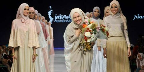 Ria Miranda Hadirkan Tema Wanita Minang di Jakarta Fashion Week 2015
