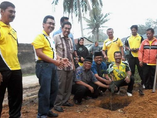 Pelihara Sumber Air Bersih, PDAM Tanam Pohon di Batang Tabik