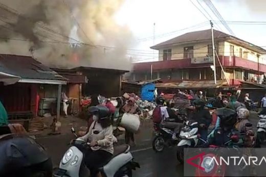 4 Toko di Pasar Bawah Bukittinggi Terbakar, Kerugian Ditaksir Rp200 Juta