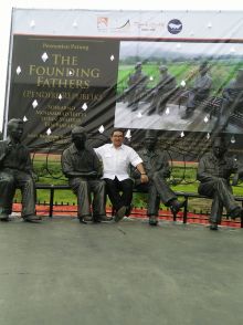 Mengenang Pendiri Bangsa, Patung 4 Tokoh Founding Father Ini Diresmikan Wakil Ketua DPR - RI di Aia Angek Tanah Datar