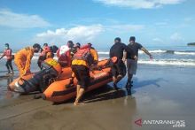 Tim Gabungan Lanjutkan Pencarian Nelayan yang Jatuh di dekat Pulau Tangah Pariaman