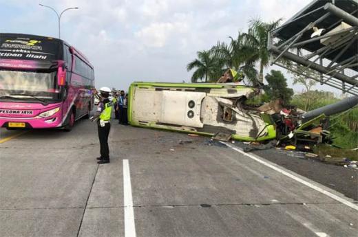 Kecelakaan Bus di Tol Surabaya, 13 Tewas dan 12 Luka-luka