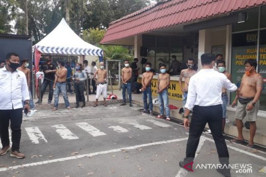 Bukannya Dirangkul untuk Penanganan Covid-19, Empat Preman di Pasar Raya Padang Justru Diamankan Polisi