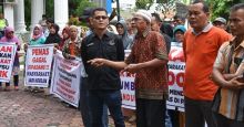 PENAS Tani 2020 Batal di Kota Padang, Ratusan Massa Unjukrasa di DPRD Sumbar