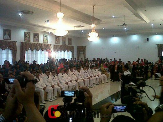 12 Kepala Daerah Terpilih Hasil Pilkada Sumbar 2015 Resmi Dilantik Gubernur Irwan Prayitno