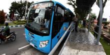 Siswa Naik Bus Trans Padang, Bayarnya Boleh Pakai Botol Bekas Air Mineral