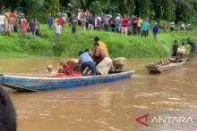 Mandi, Dua Pelajar Hanyut dan Tewas di Sungai Batanghari Dharmasraya