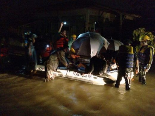 Gubernur Sumbar Kunjungi Masjid Al Iman, Warga Lubuk Buaya Kadukan Nasib Akibat Banjir