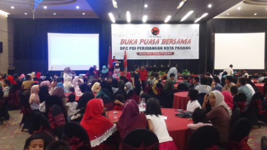 Serahkan SK Pengurus Hingga Tingkat Ranting, DPC PDI-P Kota Padang Siap Diverifikasi KPU