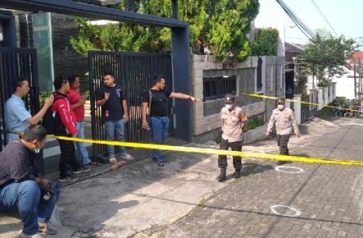 Ditembak Dua Pelaku di Depan Rumahnya, Istri TNI Alami Luka di Perut