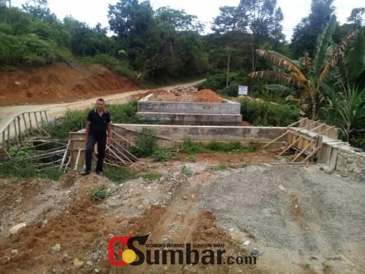 Pembangunan Jembatan Air Bingung X Koto Diatas Kabupaten Solok Terbengkalai