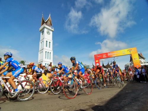 Hari Ini, Pebalap Tour de Singkarak 2015 Start di Jam Gadang Bukittinggi