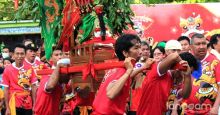 Kesenian Tradisional Randai Ikut Meriahkan Festival Cap Go Meh di Padang