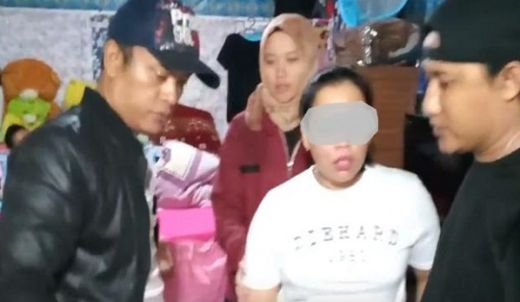 Edarkan Sabu, Ibu di Agam Ini Menangis saat Ditangkap Polisi