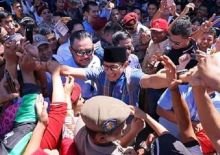 Kampanye di Padang, Uda Sandi Ajak Amak-amak Nyanyi Goyang Dua Jari