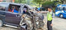 Truk dan Espass Tabrakan di Jalan Lintas Payakumbuh - Bukittinggi, Dua Orang Terluka