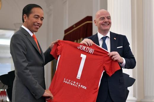 Bertemu Presiden FIFA, Presiden Jokowi Pastikan Piala Dunia U 20 Tetap di Indonesia