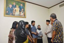 Takziah ke Rumah Almarhum Ketua DPRD Asril Kasuma, Wako Hendri Arnis: Almarhum Punya Peran Penting Memajukan Padang Panjang