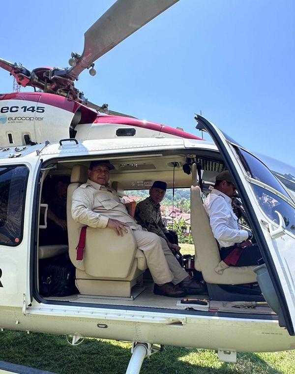 Usai Resmikan Sumur Bor, Menhan Prabowo dan Iwan Bule Satu Helikopter