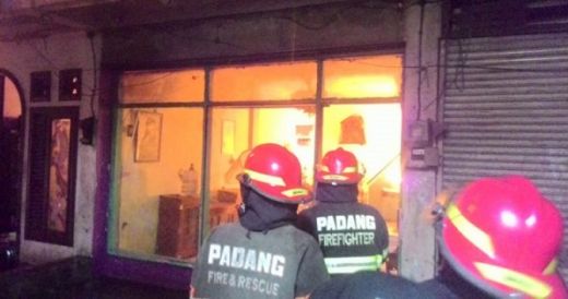 Jumat Dinihari, 6 Unit Bangunan Hangus Terbakar di Pasar Raya Padang