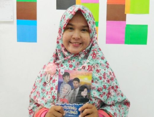 Nova Eka Putri, Mahasiswa Universitas Negeri Padang, Rilis Novel ‘Perasaanku Tak Sebercanda Itu’