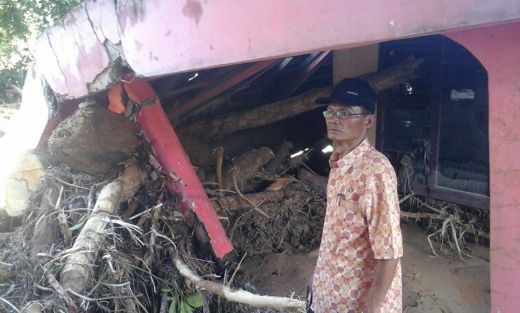Kunjungi Lokasi Banjir Bandang Surantiah, Kadinas Tannakhut Bawa Bantuan Untuk Para Korban
