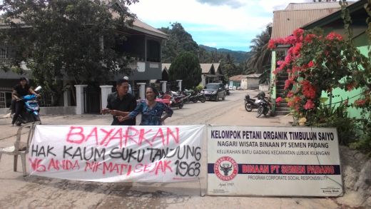 Tak Bayar Kompensasi, Warga Blokir Jalan Menuju Pertambangan PT Semen Padang