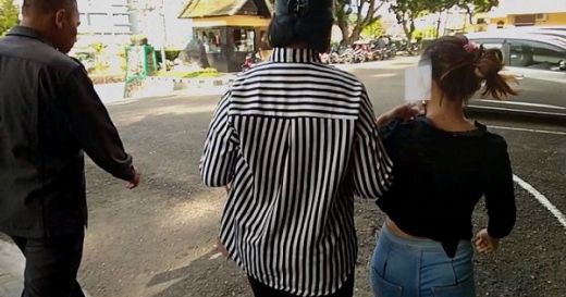 Digerebek Polisi dan TNI, Germo Prostitusi Anak di Bawah Umur di Bukittinggi Terkencing di Celana
