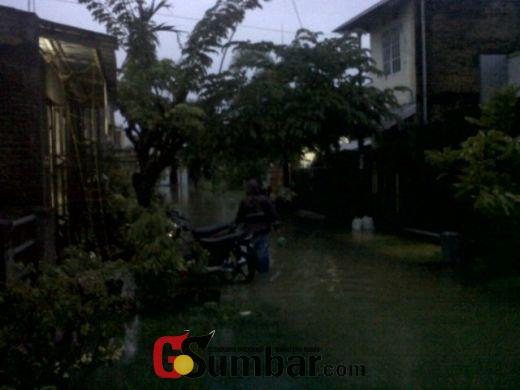 Banjir Kota Padang, Parak Jambu Sedada Orang Dewasa, Ulak Karang Satu Meter