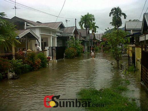 Hujan Lebat Kembali Turun di Padang, Warga Kembali Cemaskan Banjir Susulan