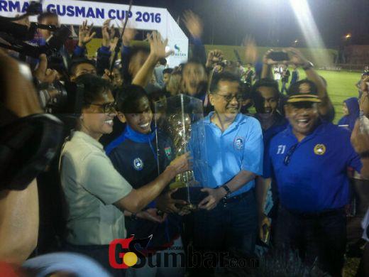 Kecamatan Koto Tangah Padang Akhirnya Keluar Sebagai Juara Turnamen Sepakbola Antar Kecamatan Irman Gusman Cup 2016