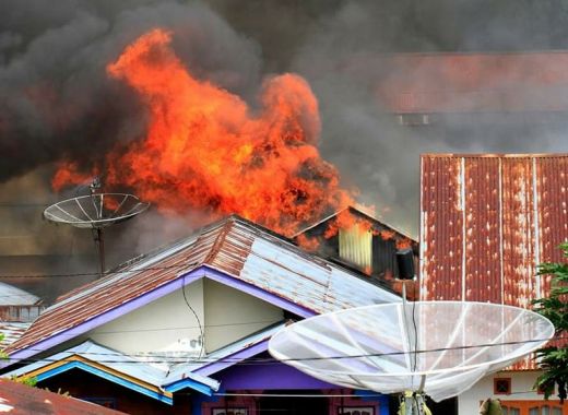 Diduga Korsleting Listrik, Lima Rumah di Kayu Kubu Bukittinggi Ini Ludes Dilalap Api