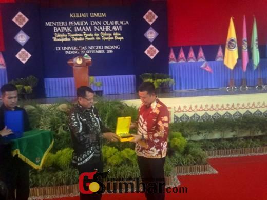 Kuliah Umum di Universitas Negeri Padang, Menpora Imam Nahrawi Ajak Lulusan UNP Sukseskan Program Sarjana Olahraga Masuk Desa
