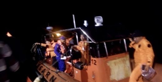Perahu Karam di Laut Pulau Nuko, Dua Nelayan Mentawai Berhasil Dievakuasi Tim SAR Gabungan